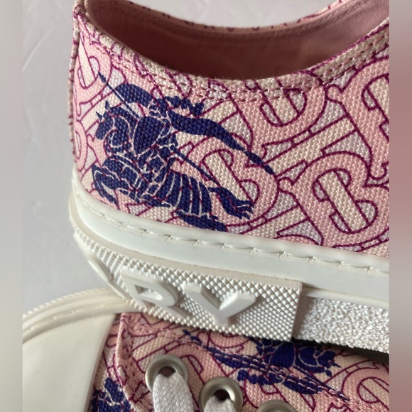 Burberry SZ 7.5 Pink Women's lace up Sneakers Equestrian Knight design - Picture 4 of 16